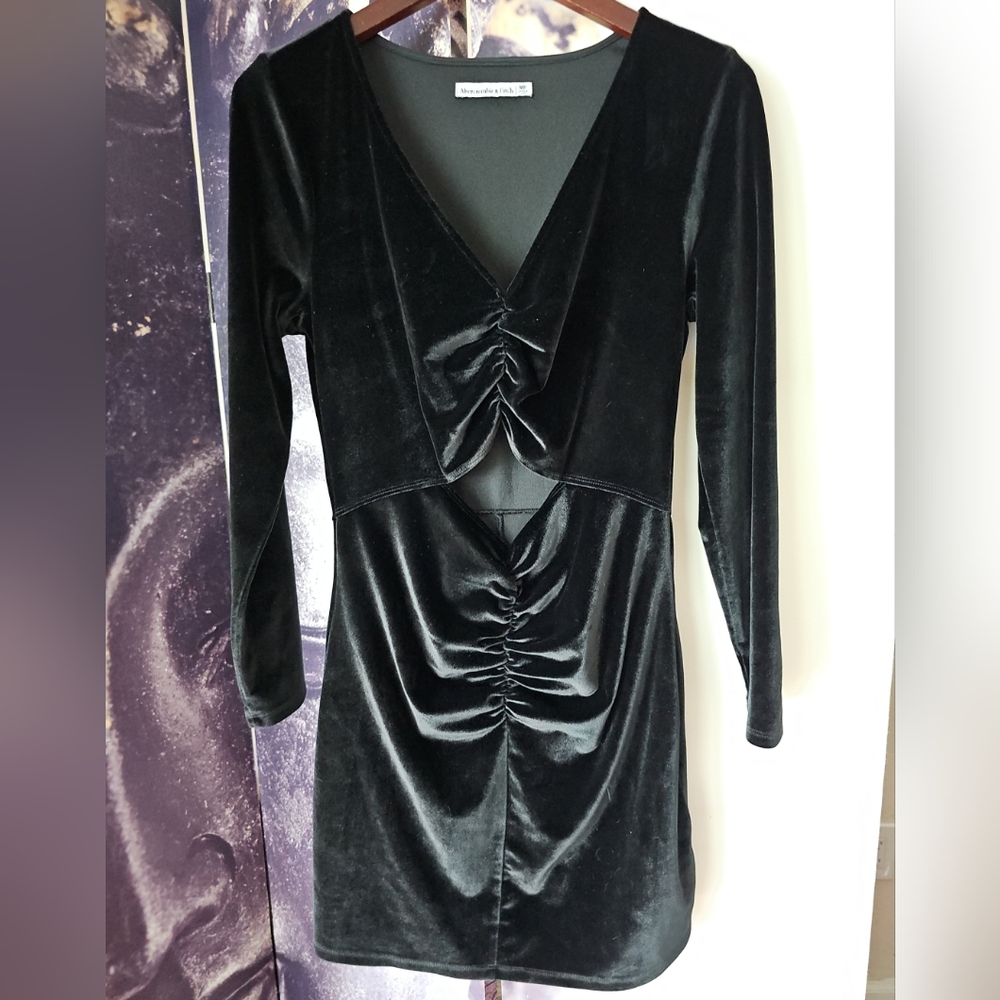 Abercrombie & Fitch Velvet Cutout‎ Ruched Mini Dress Black Long Sleeve MP